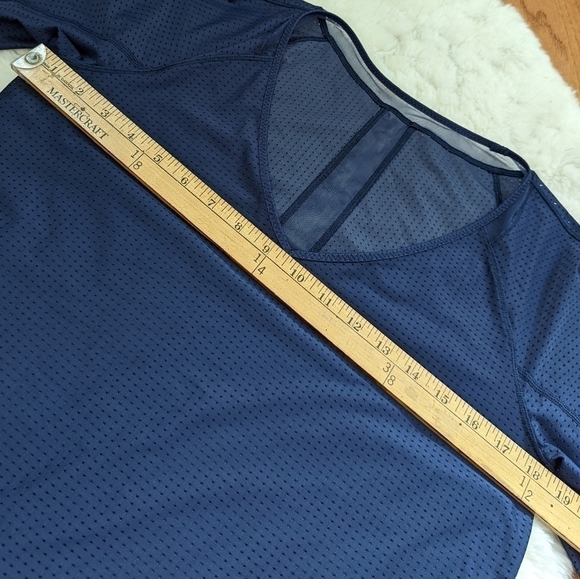 Lululemon jersey mesh v neck t-shirt medium - Picture 5 of 7